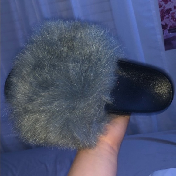 grey fuzzy slides - Picture 3 of 4